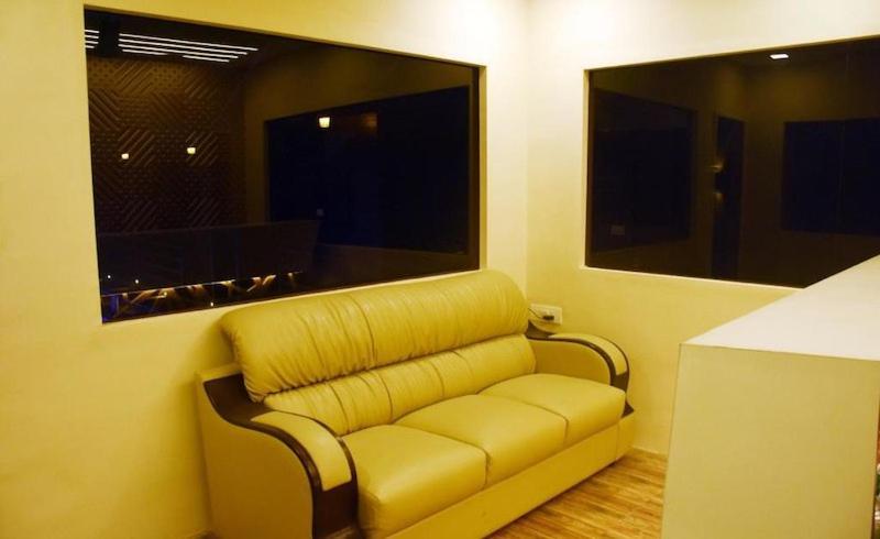 Woodhouse Beach Resort Baga Bagian luar foto